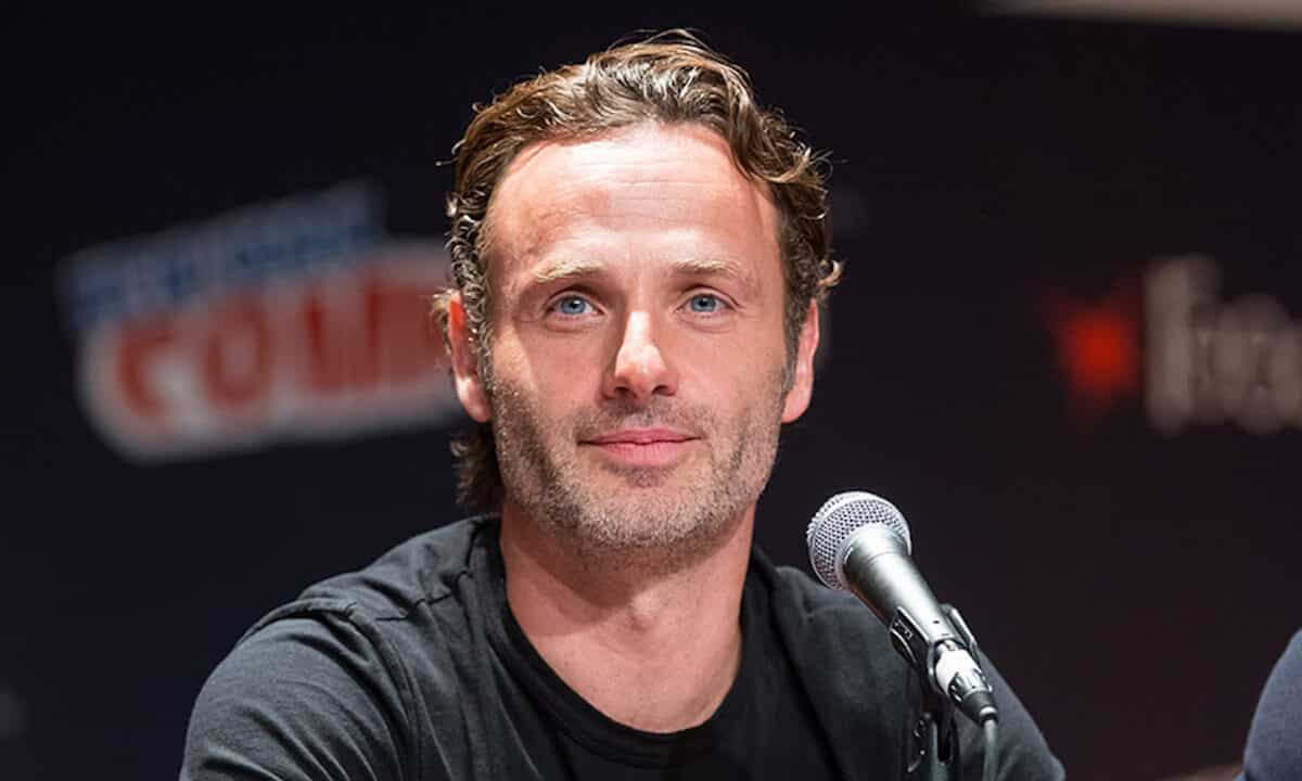 Andrew Lincoln che sorride