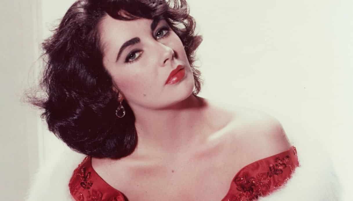 Liz Taylor e il mistero dei suoi occhi (naturalmente) viola