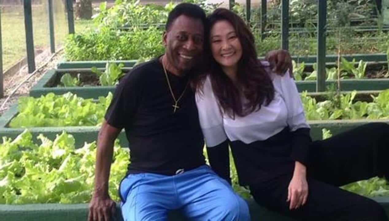 Pelé insieme alla moglie Aoki