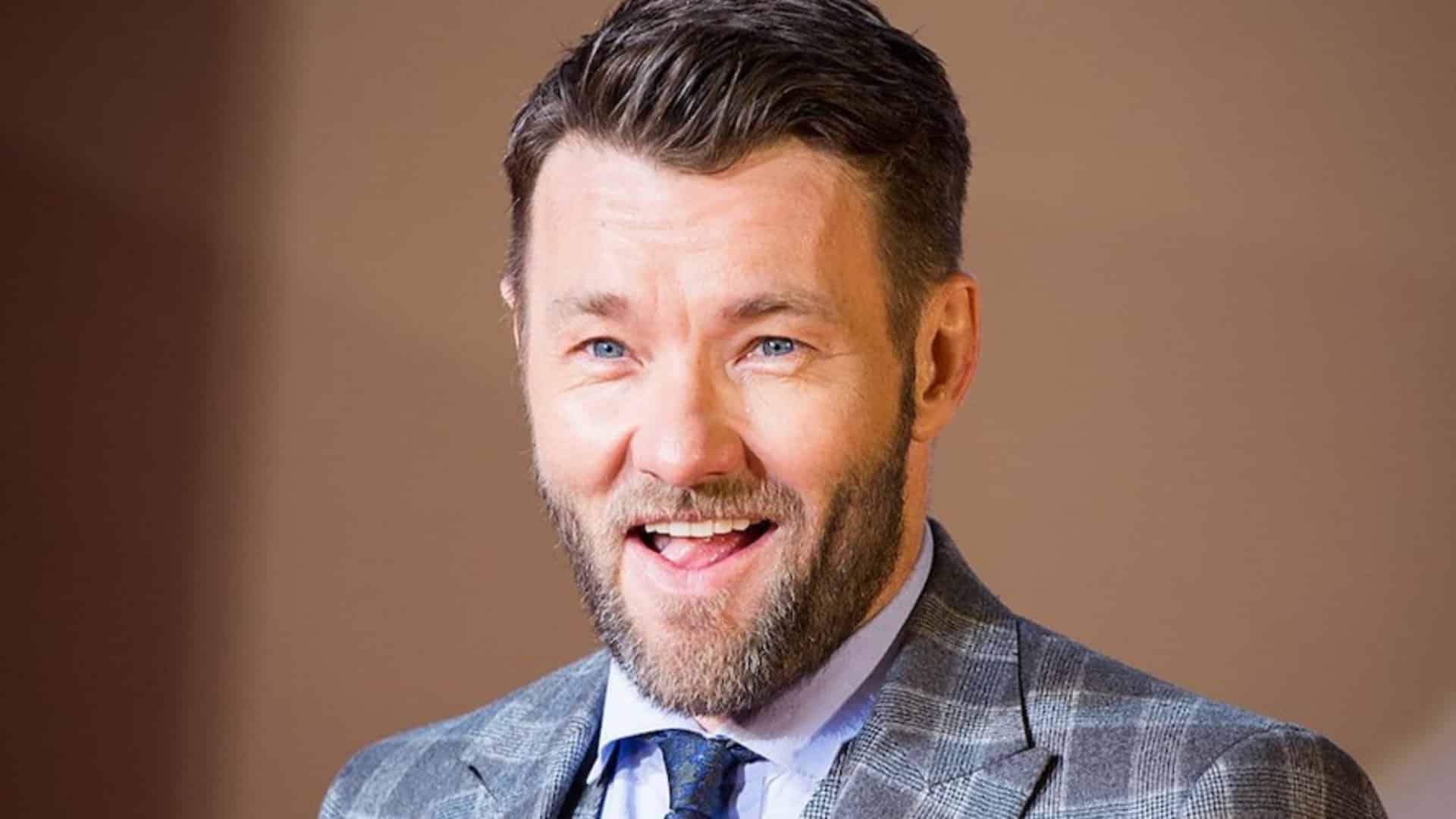 Avete visto la fidanzata di Joel Edgerton? Lavora nel campo della moda ma il suo look decisamente casual vi sorprenderà