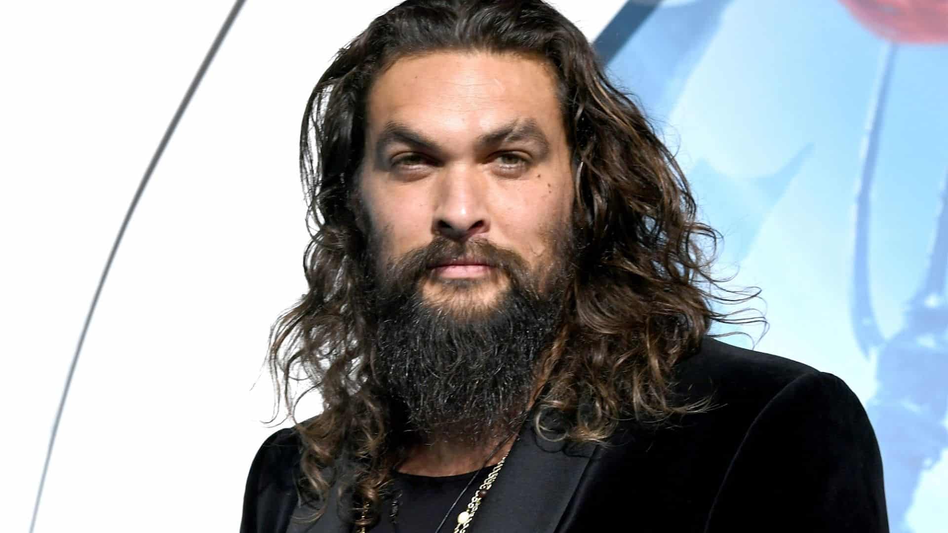 Jason Momoa è terrificante nelle inedite immagini del reboot de Il Corvo