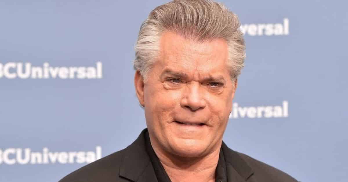 Avete visto la compagna di Ray Liotta? Lui ha scelto il periodo più magico dell’anno per chiedergli di sposarlo