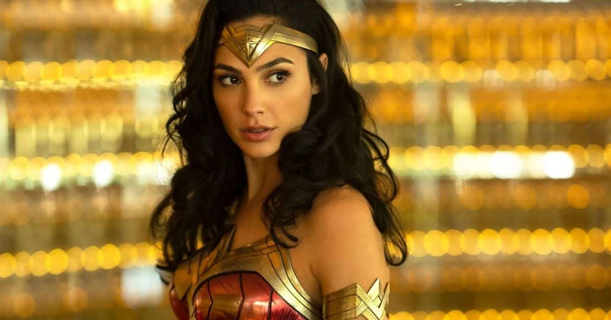 Wonder Woman: la somiglianza fra questa sexy cosplayer e Gal Gadot è semplicemente scioccante!