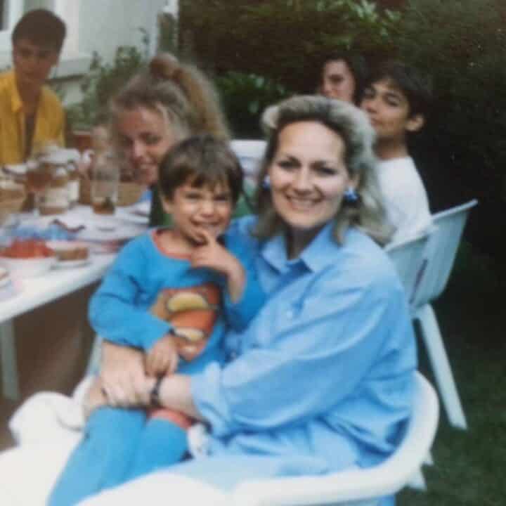 Cavill Henry con la madre