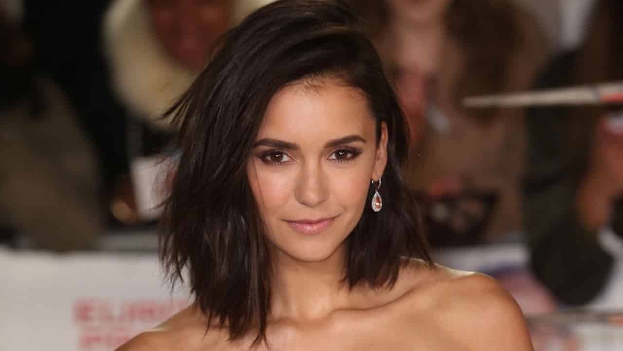 Avete visto il fidanzato di Nina Dobrev? È uno sbowborder, l’ha aiutata a superare un grave lutto e accetta la strana abitudine dell’attrice…