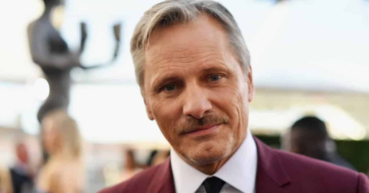 Avete visto il figlio di Viggo Mortensen? Non assomiglia molto al papà, è un attore ed è noto il suo diverbio con Bryan Singer