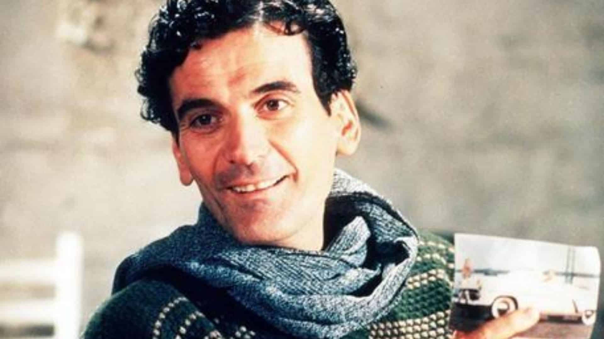 Laggiù qualcuno mi ama: annunciato il film su Massimo Troisi diretto da Mario Martone