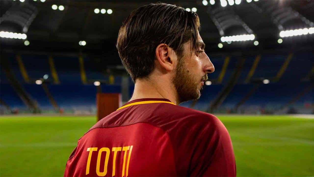 Speravo de morì prima: Francesco Totti incontra il suo “mentore” nella clip