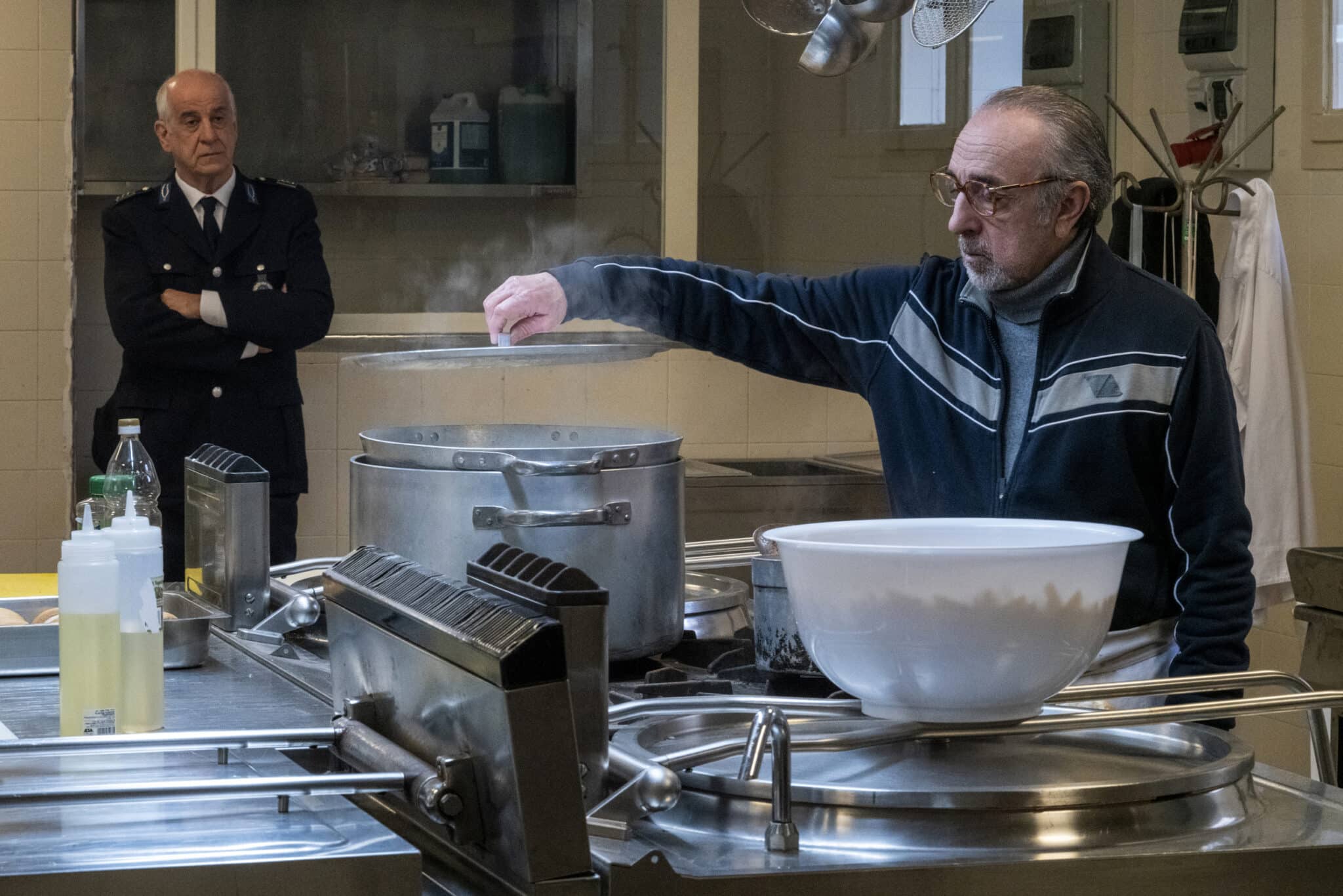 Ariaferma: Toni Servillo e Silvio Orlando nella prima foto del film