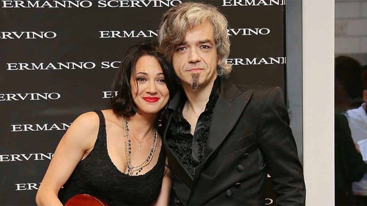 Asia Argento pronta a tornare con Morgan? “Ti adoro Marco, dobbiamo rimetterci insieme” – l’attrice stuzzica il suo ex, che accoglie la proposta