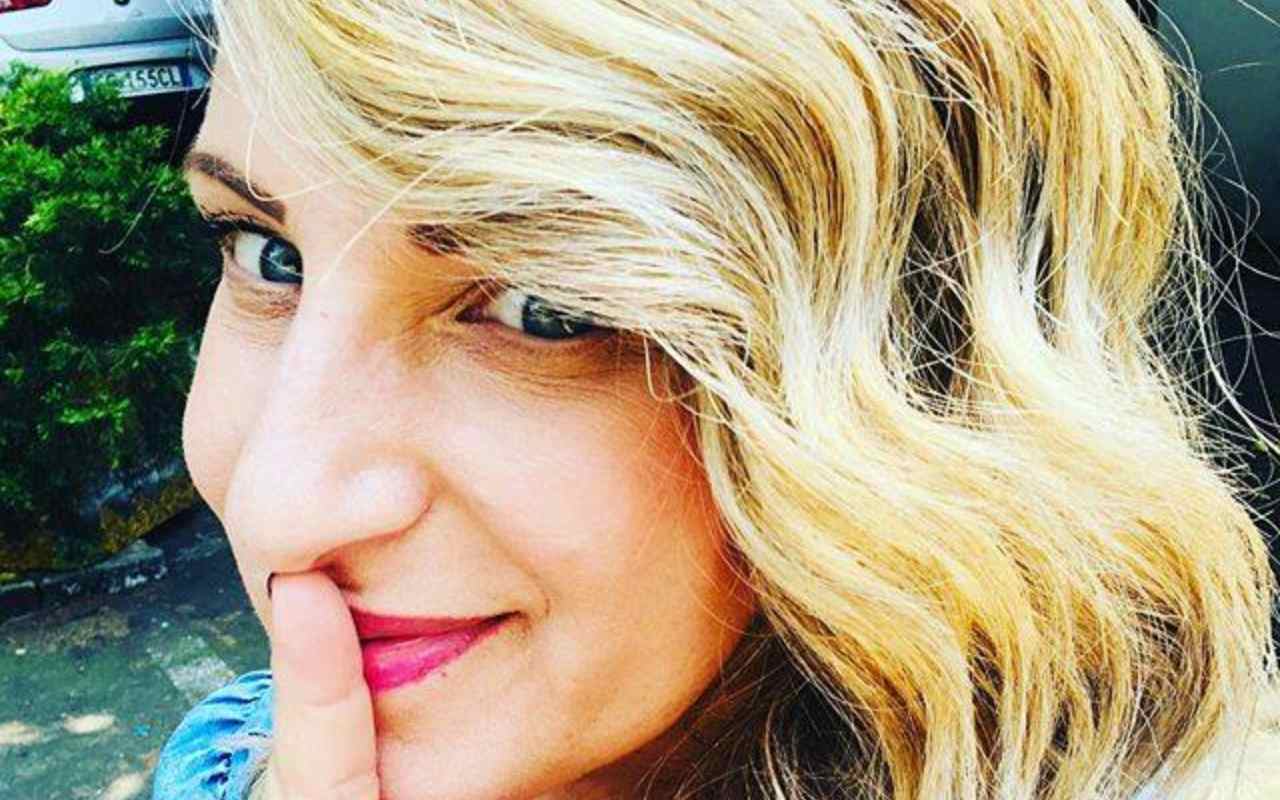 Avete visto la figlia di Katia Follesa di LOL – Chi ride è fuori? La sua espressione spiritosa suggerisce un futuro sulle orme della mamma