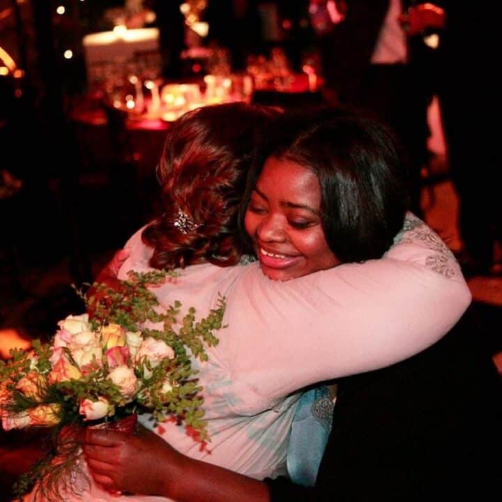 Octavia Spencer e Melissa McCarthy abbracciate