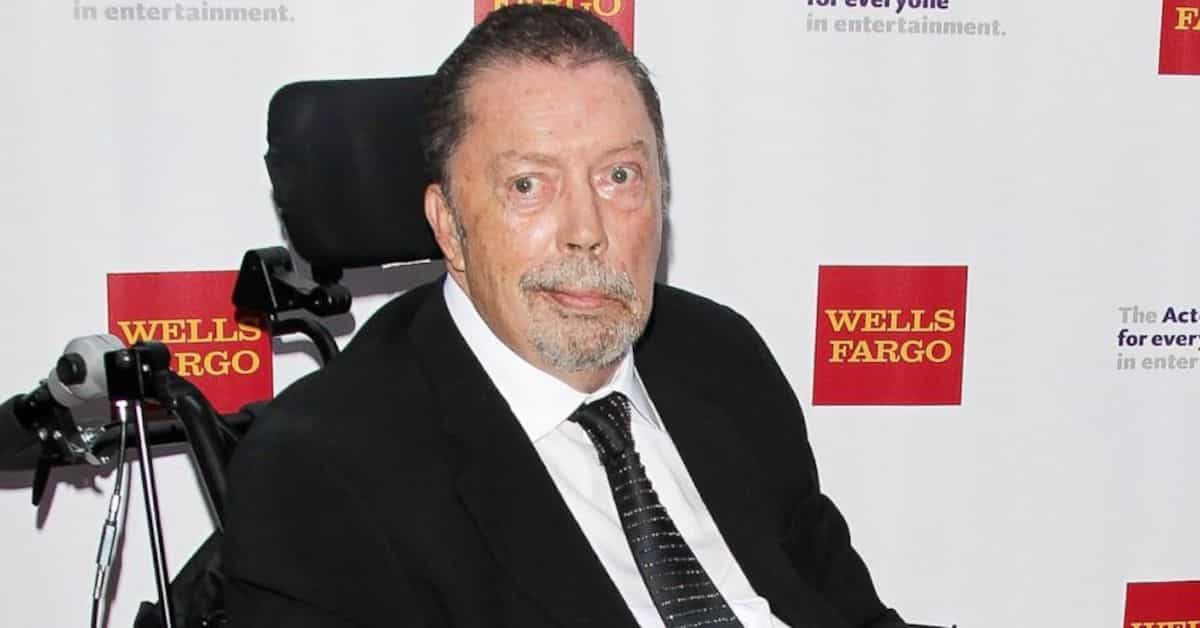 Tim Curry e quel terribile ictus che lo ha costretto sulla sedia a rotelle: ecco il segreto del suo recupero