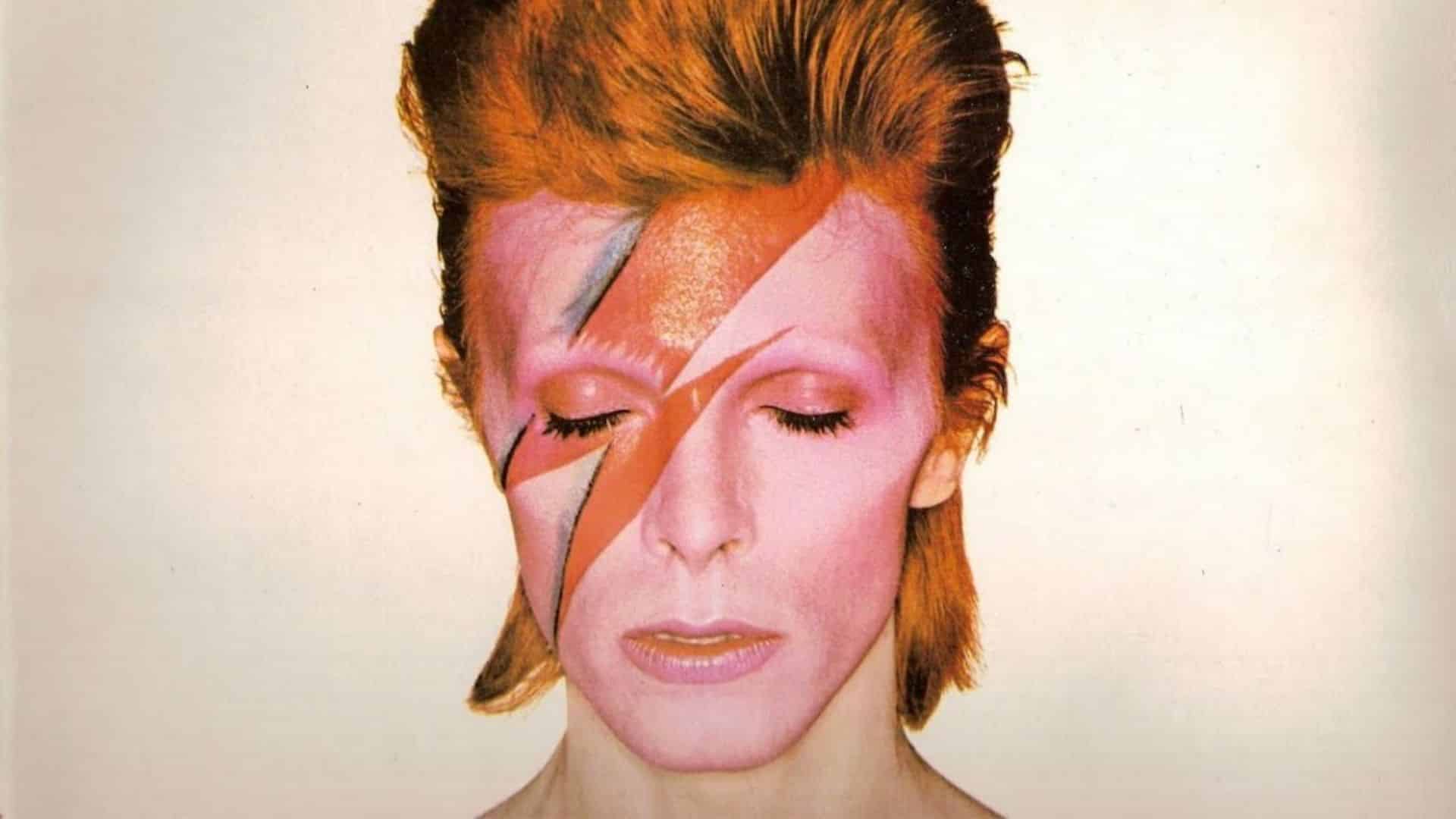 David Bowie e la verità sui suoi inconfondibili occhi: tutta colpa (o merito) di un cazzotto