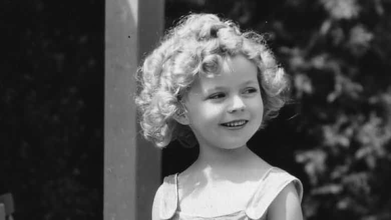 Chi è questa bambina? È stata una celebre enfant prodige, i suoi riccioli d’oro hanno conquistato il mondo e ha dato il nome a un cocktail