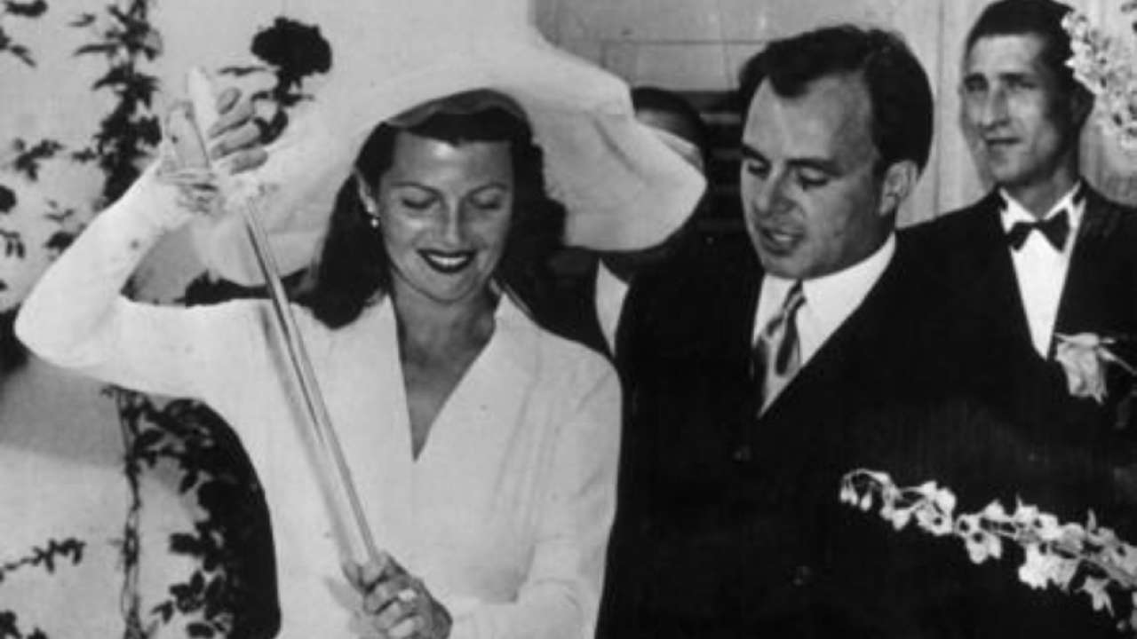 Rita Hayworth: il matrimonio da favola col principe Aly Khan e i dettagli di un amore che fece scandalo a Hollywood [FOTO]