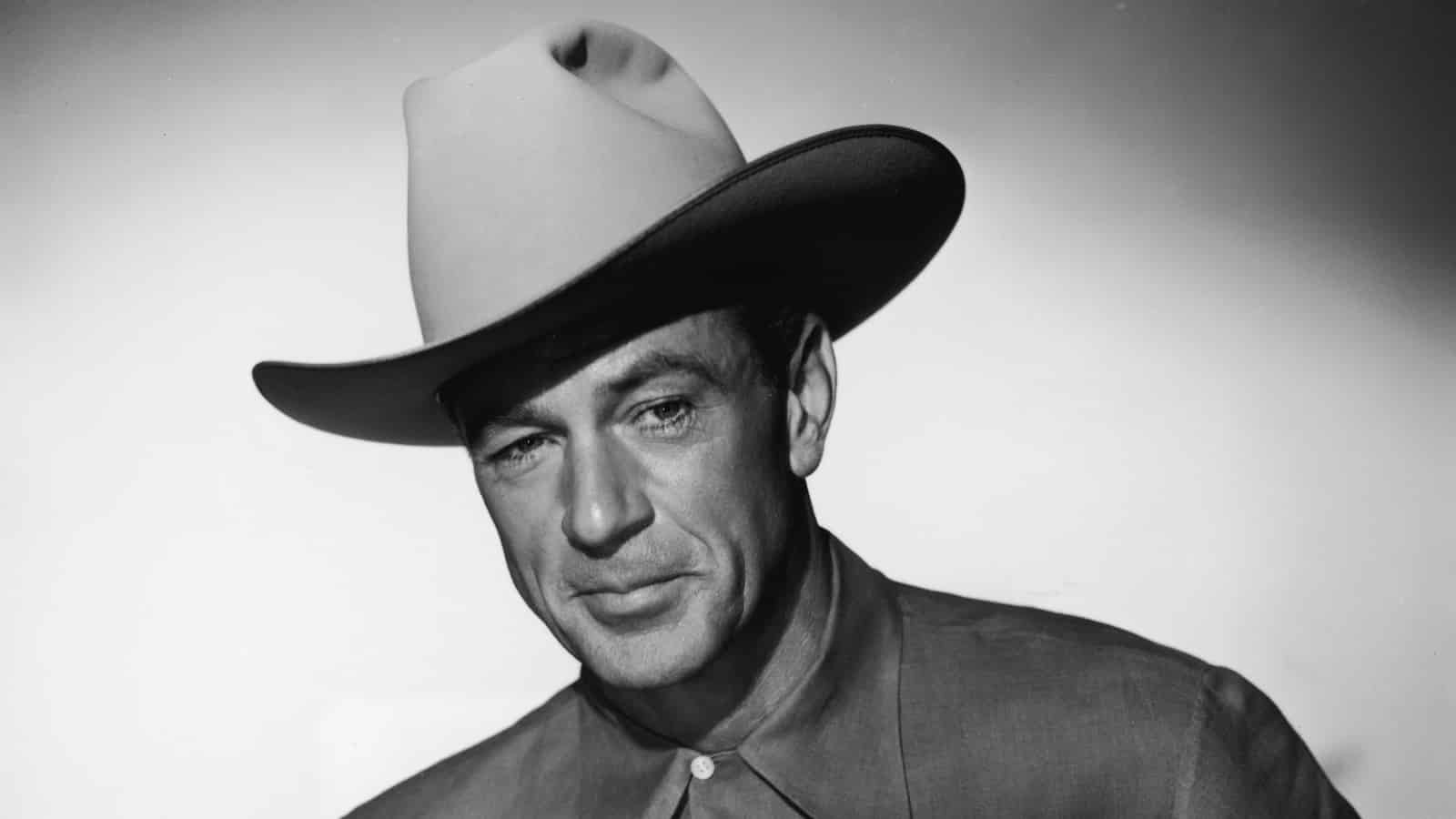 Gary Cooper e quella volta che Lupe Vélez lo annusò proprio “lì”: gli amori più disperati dell’uomo più desiderato (e infedele) di Hollywood