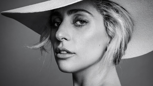 Lady Gaga parla delle violenze subite: “Mi hanno violentata e lasciata incinta per strada”