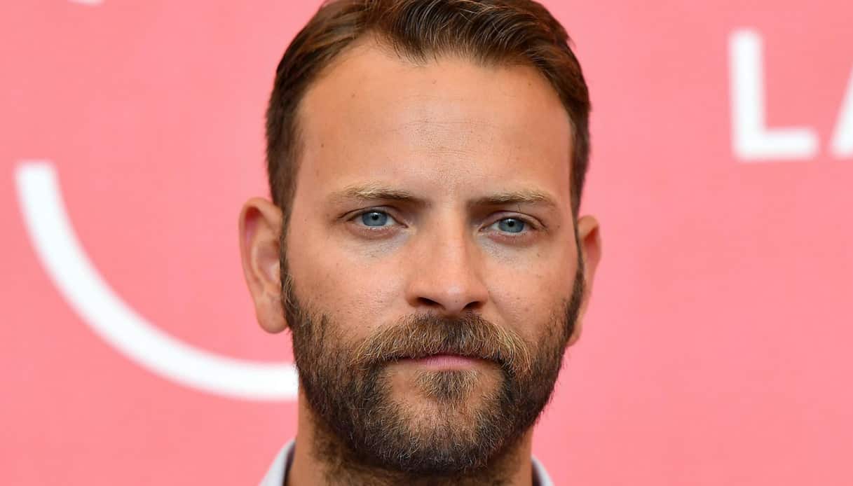 Alessandro Borghi e quella rivelazione inaspettata : “ho la Sindrome di Tourette”