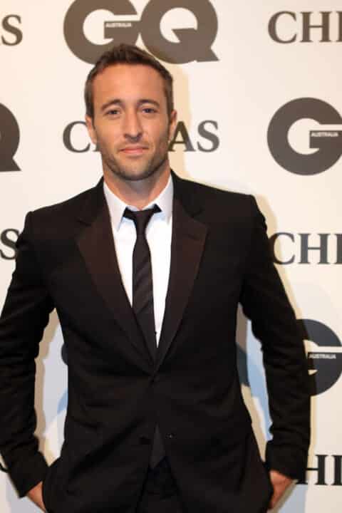 Alex O’Loughlin che sorride