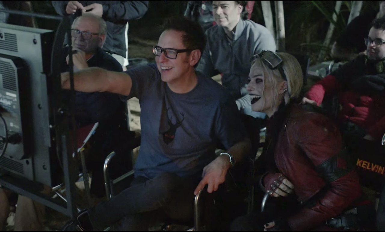 James Gunn e Margot Robbie (con addosso il costume di Harley Quinn) sul set di The Suicide Squad