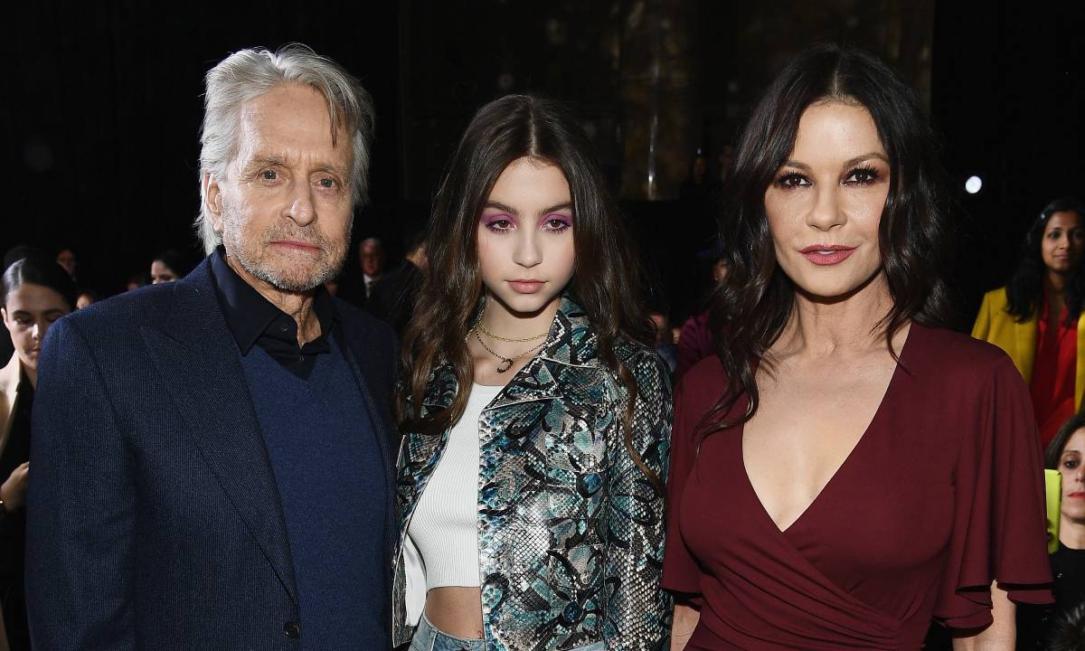 Michael Douglas scambiato per il nonno della figlia: “È così scortese”