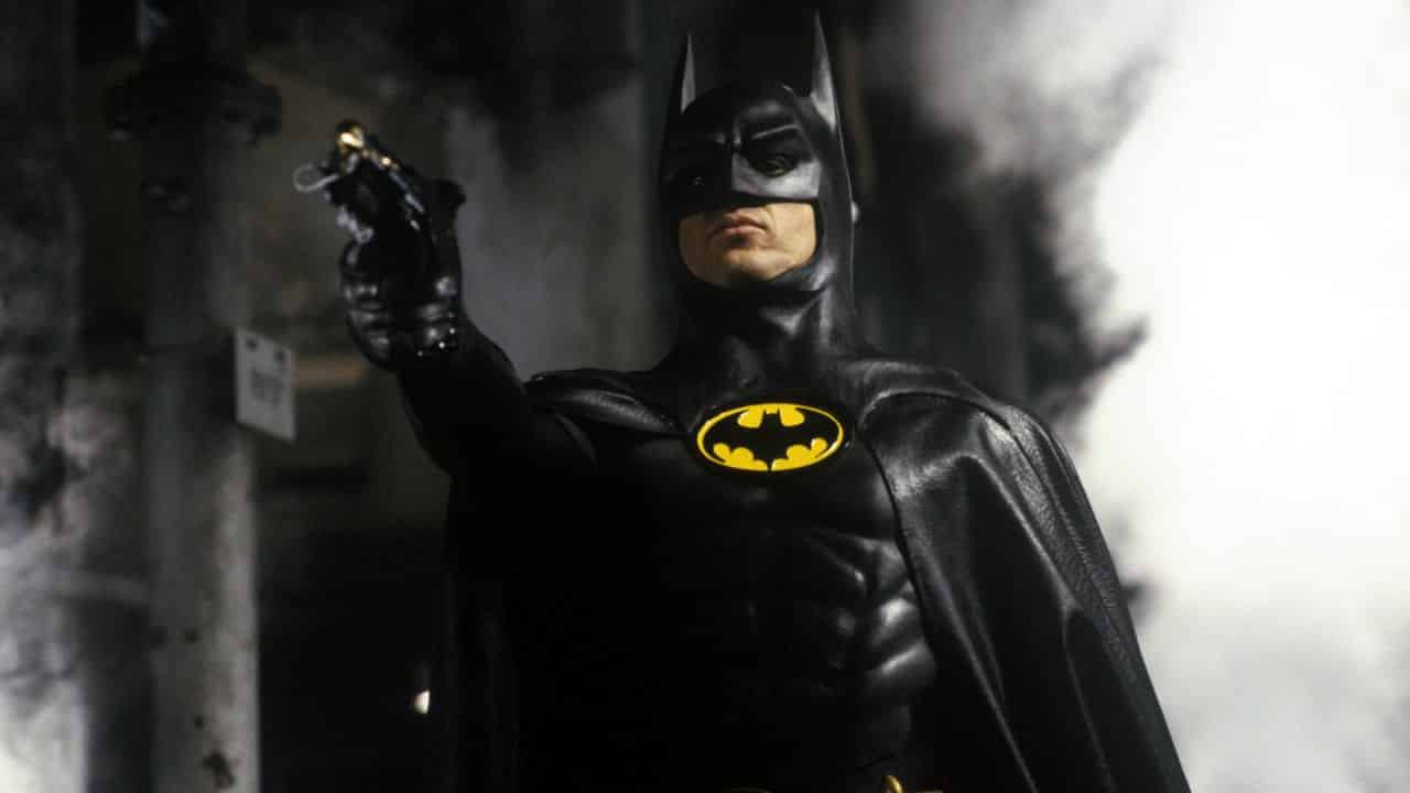 The Flash: Michael Keaton indosserà il suo costume classico di Batman [FOTO]