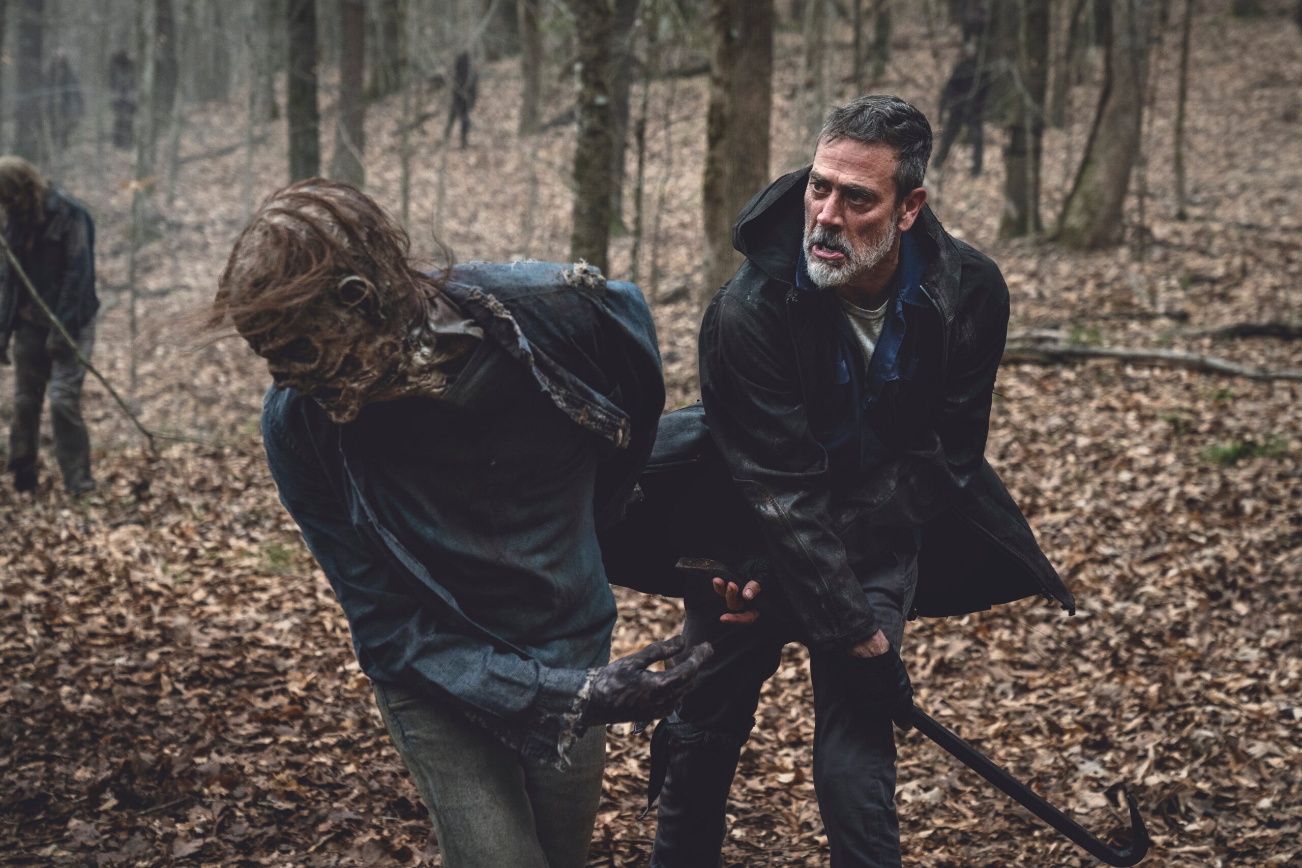 The Walking Dead 11: Negan torna in azione nelle prime foto della stagione finale