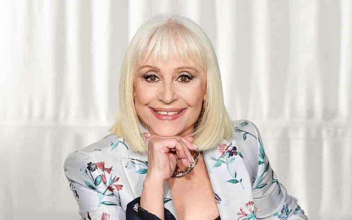 Raffaella Carrà sorridente