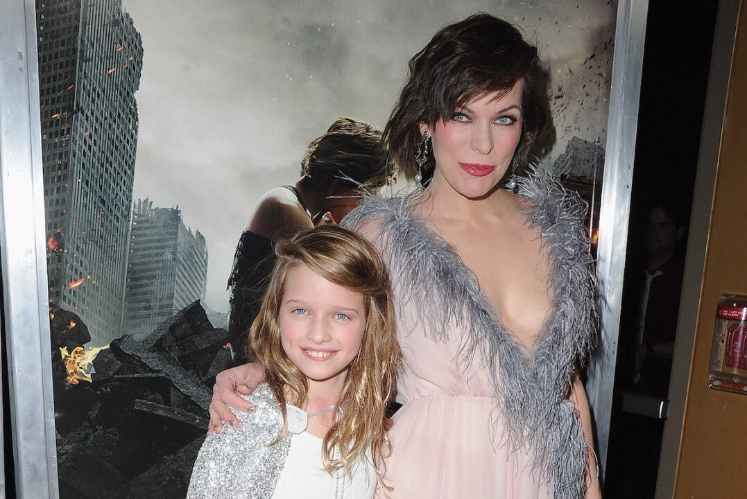 Ever Anderson insieme alla madre Milla Jovovich