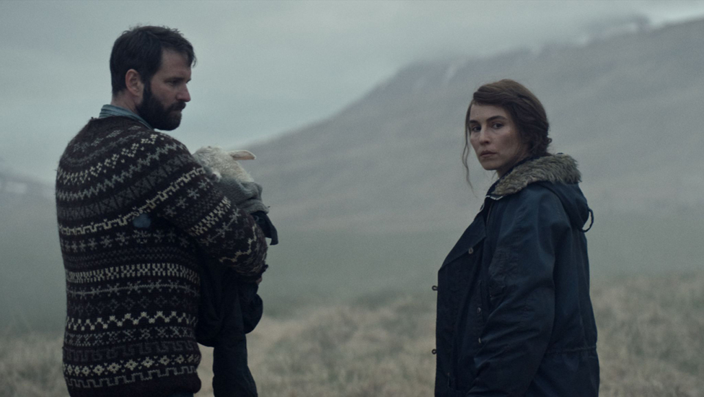 Lamb – nel trailer del film horror Noomi Rapace fa una scoperta scioccante