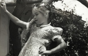 Chi è questa bambina? Suo padre ha fatto la storia del cinema del XX secolo, lei sognava la danza ma a soli 8 anni debuttò sullo schermo