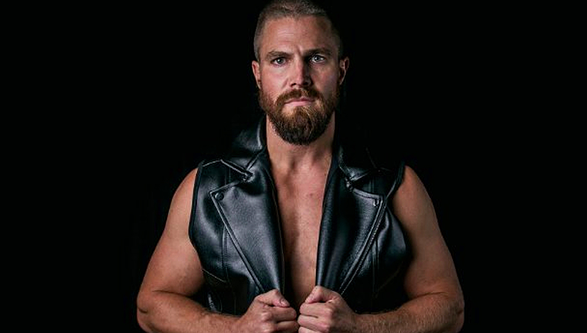 Stephen Amell Appearing At AEW Dynamite: Grand Slam