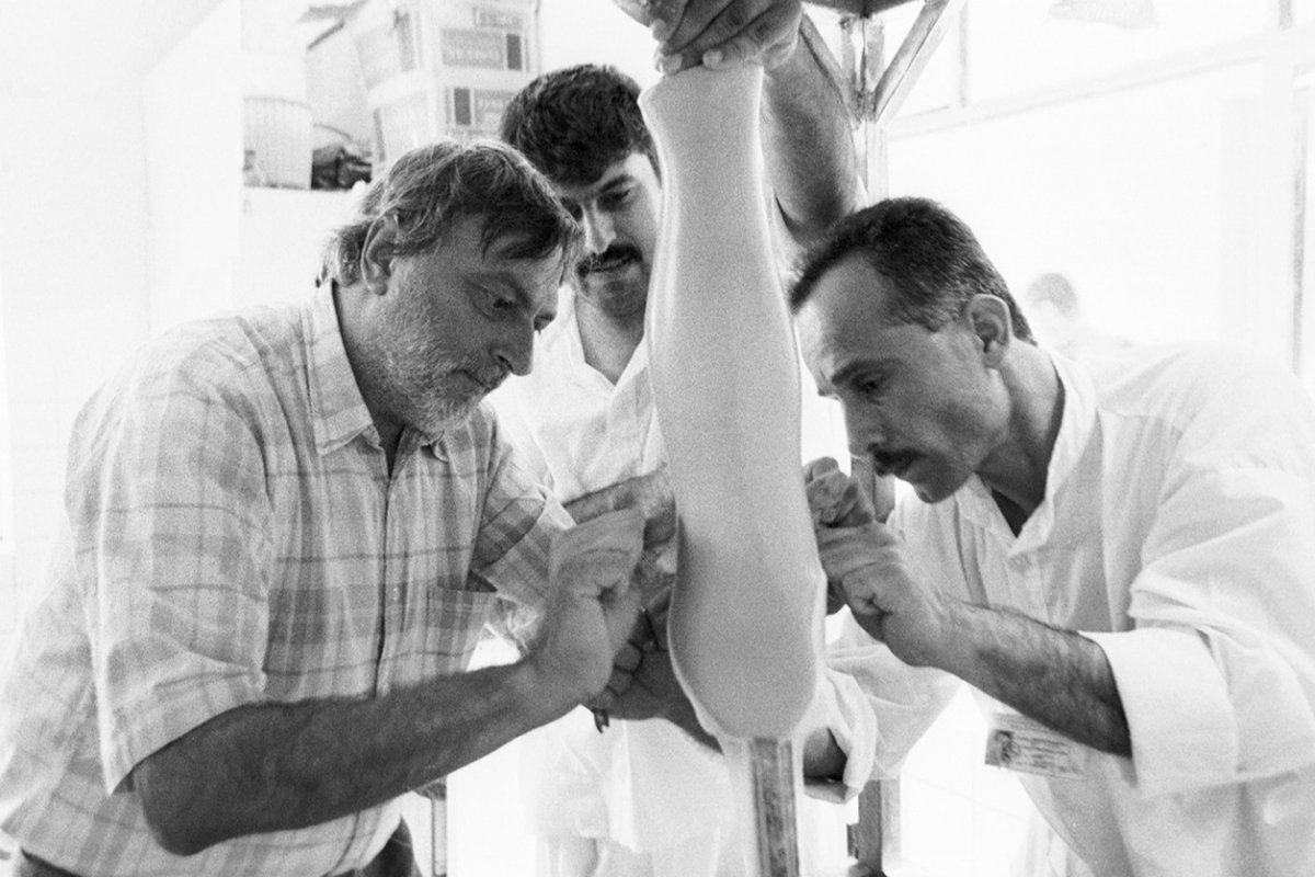 Addio a Gino Strada: 4 film per conoscere il fondatore di Emergency