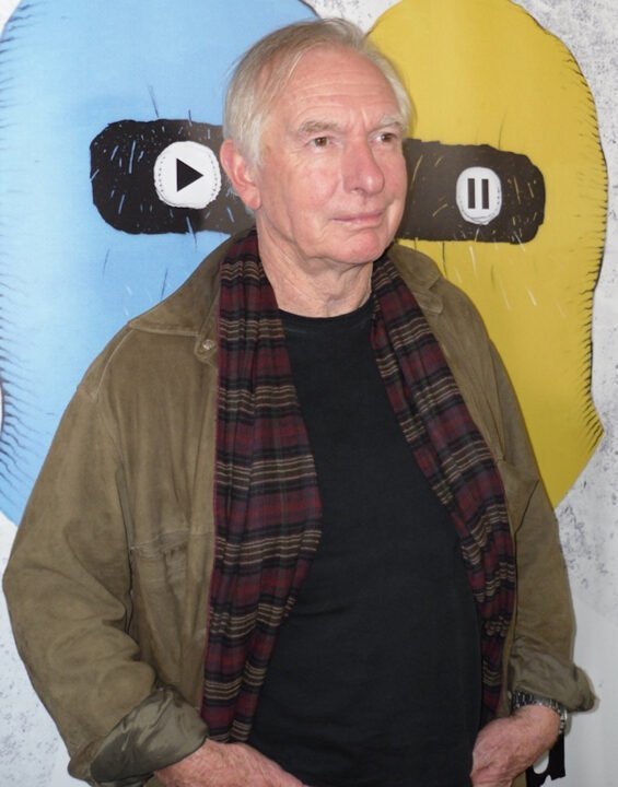 Peter Weir in posa per i fotografi