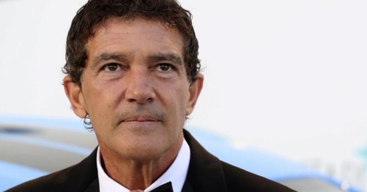 Antonio Banderas compie 61 anni. Com’è cambiata la sua vita dopo l’infarto che ha rischiato di allontanarlo dal cinema