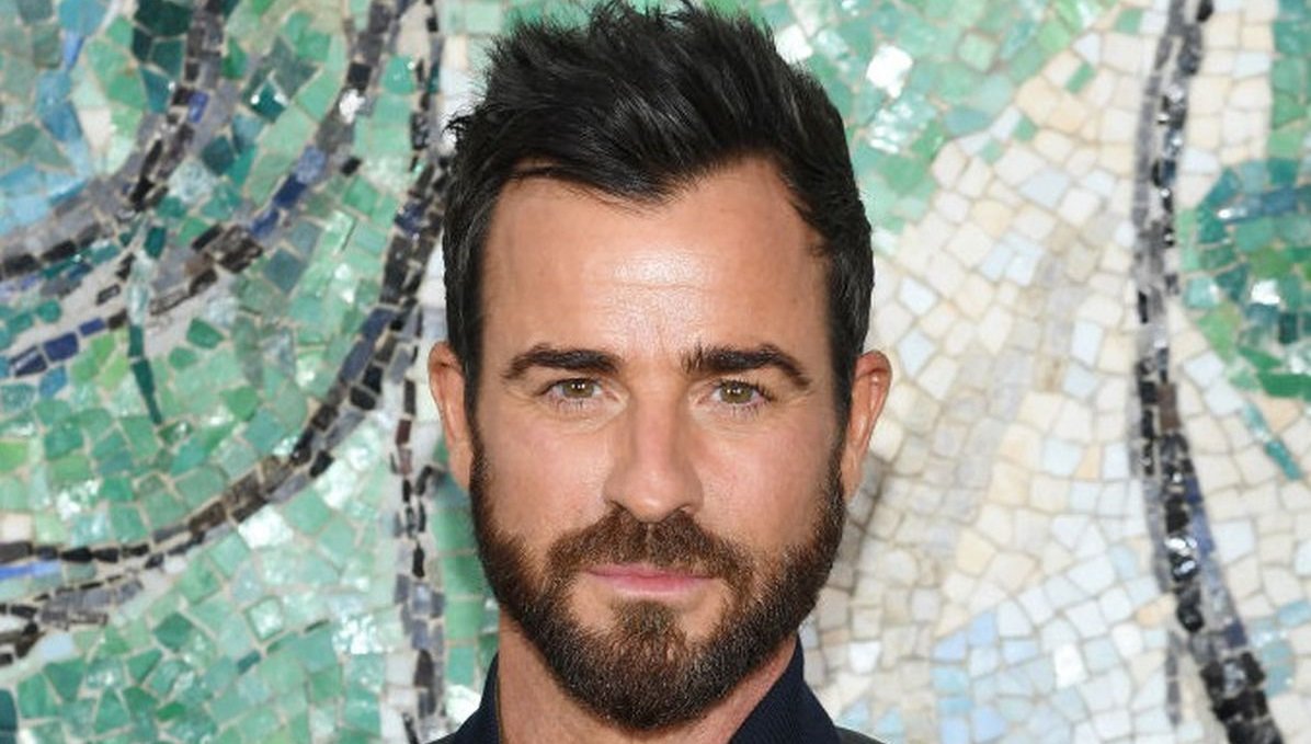 Cosa ci fa Justin Theroux in preda a una crisi isterica in una camera d’albergo? No, non si tratta di un film… [VIDEO]