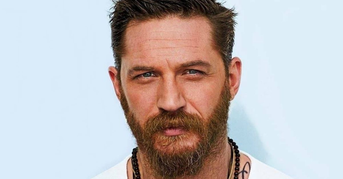 Avevate notato che Tom Hardy ha un evidente difetto fisico? È stato provocato da un incidente domestico