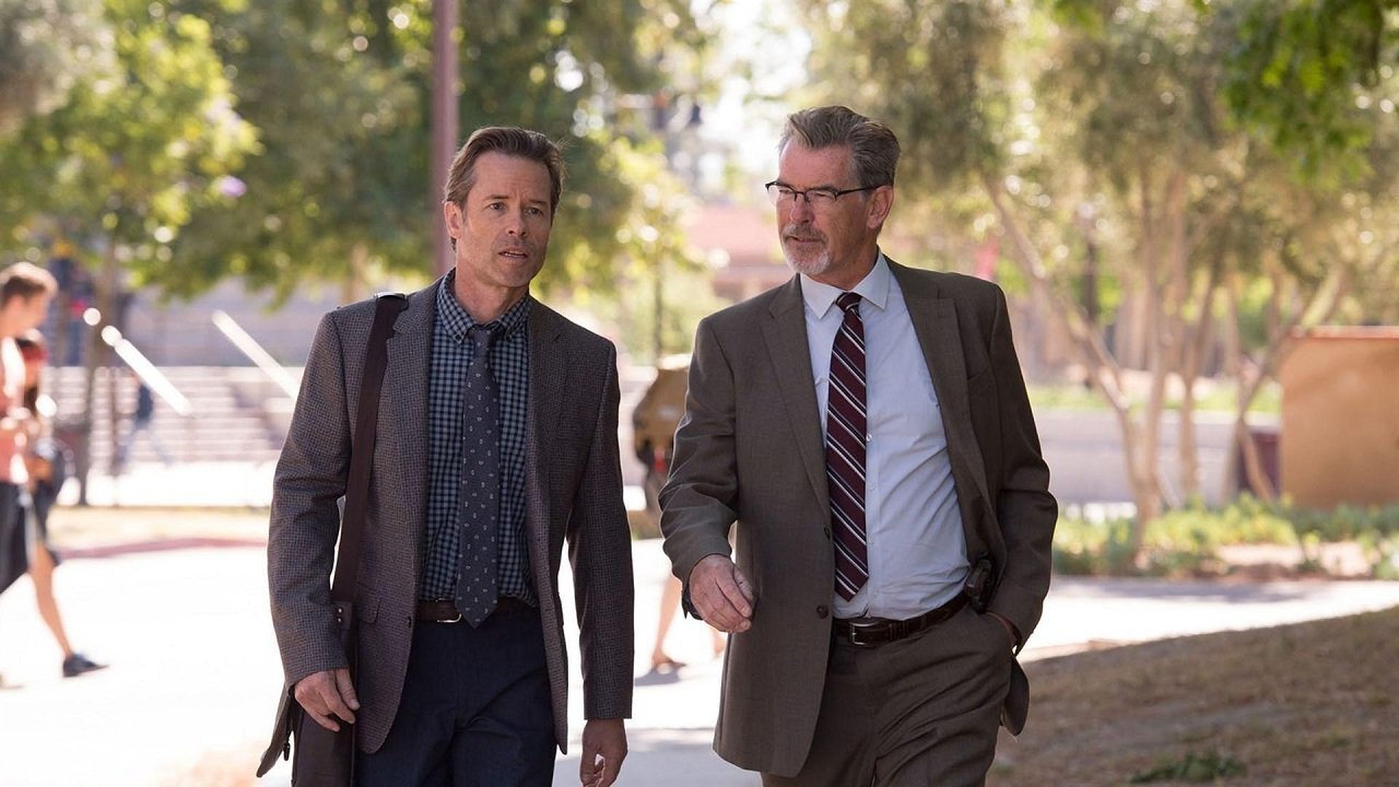 Doppia colpa: recensione del thriller con Guy Pearce e Pierce Brosnan