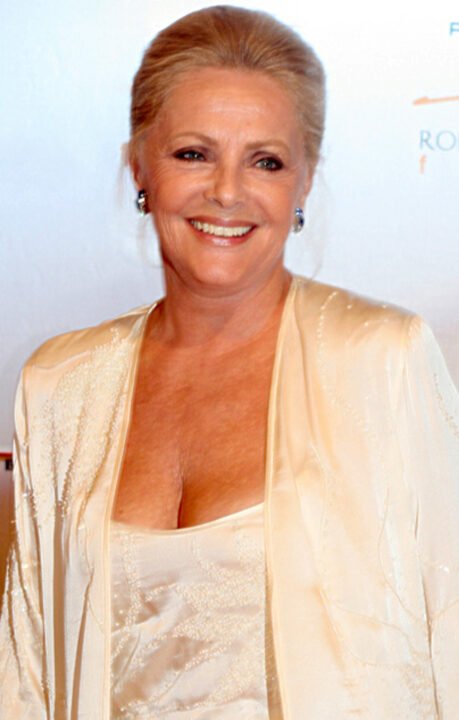 Virna Lisi sorridente