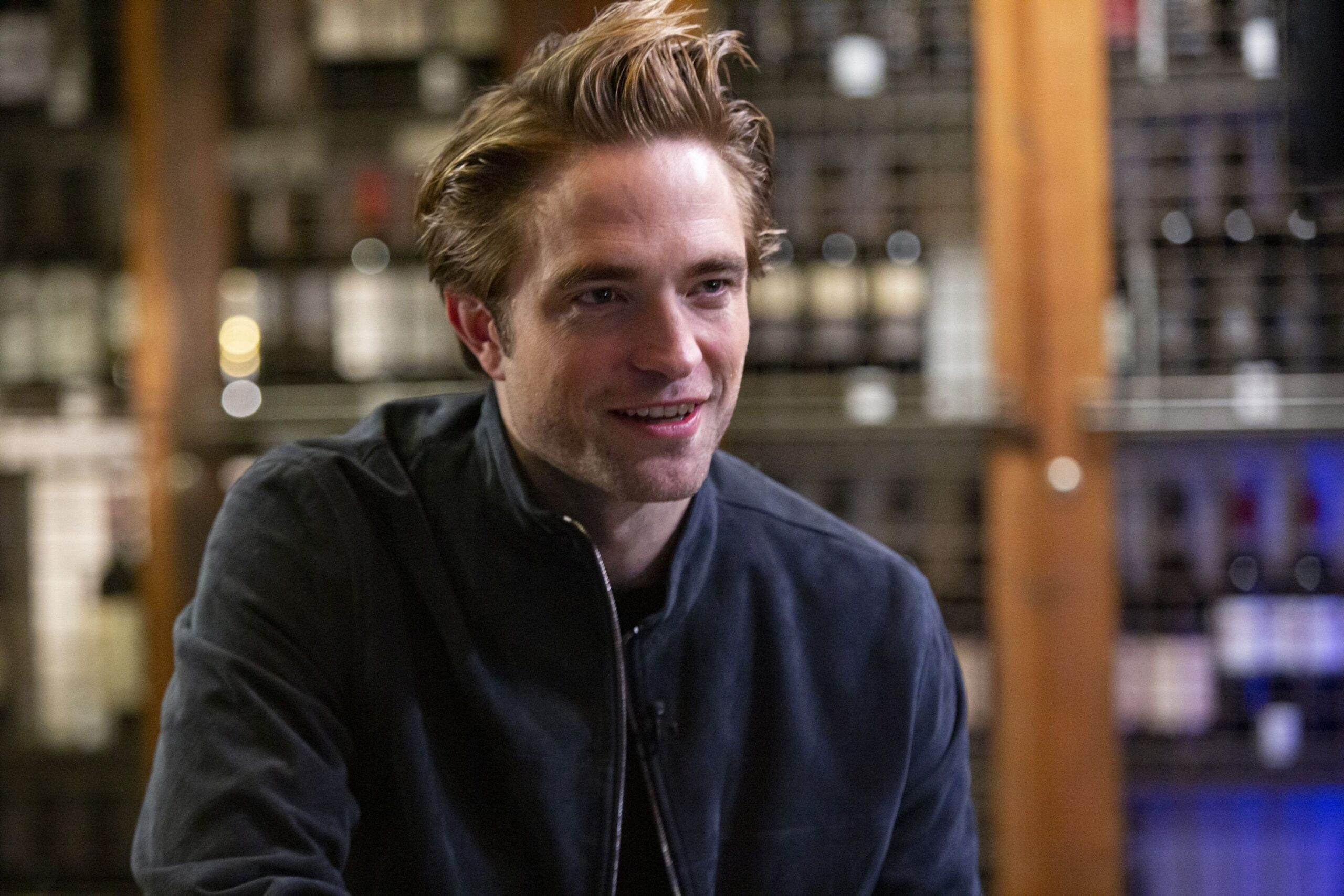 Robert Pattinson e quel celebre look di cui ancora si vergogna (a buon ragione)