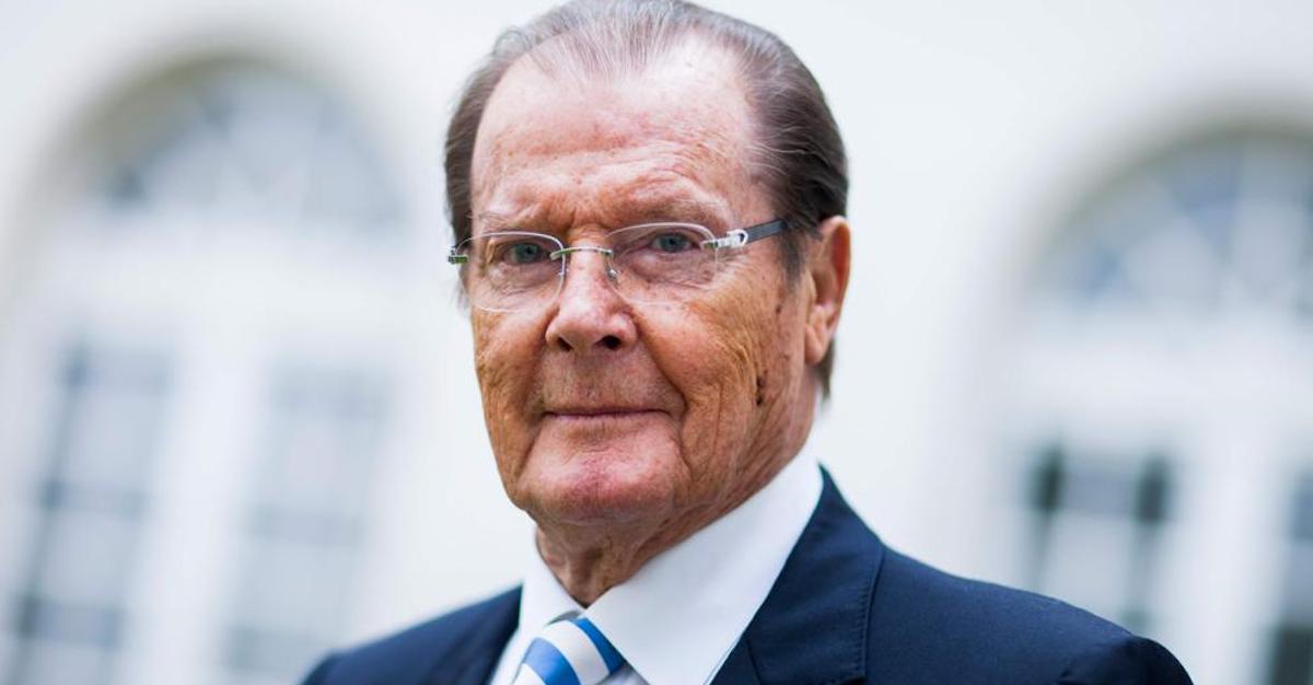 Roger Moore e quel dolore straziante per la malattia della figlia, stroncata da un tumore al seno a soli 47 anni