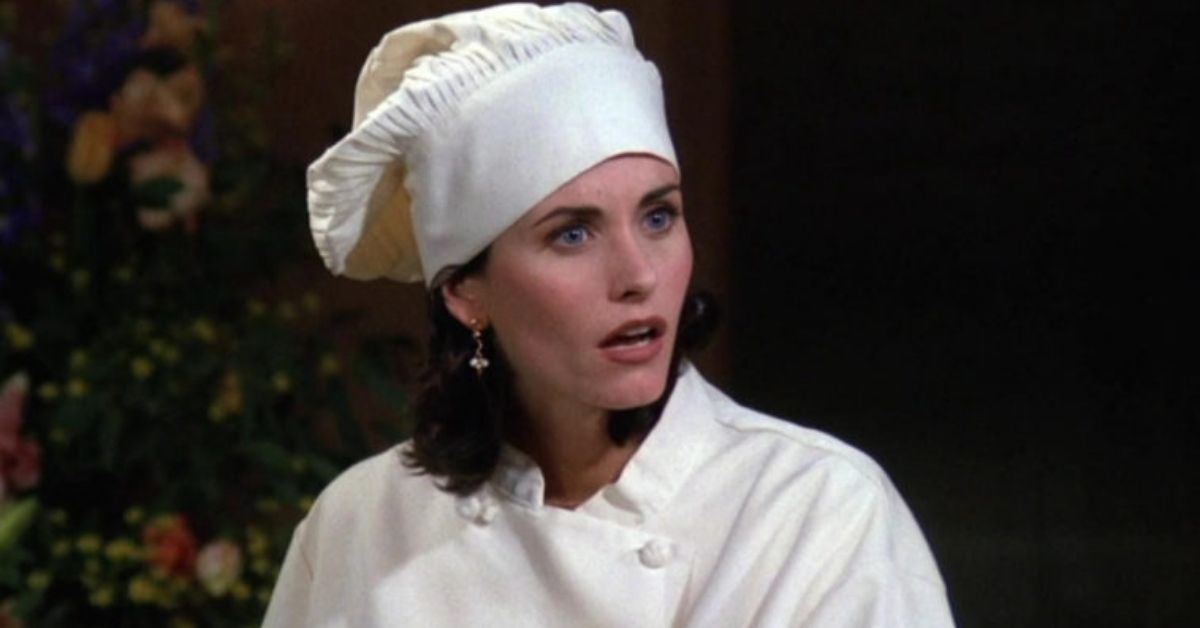 Courteney Cox cucina la sua “Pasta alla Checca” dimostrando ai fan di essere davvero Monica di Friends! [VIDEO]