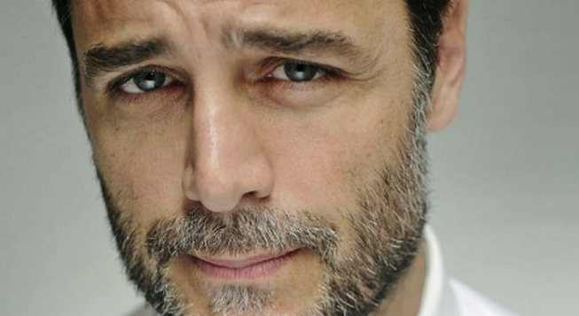 Avete visto la fidanzata di Daniele Pecci? È una bellissima collega attrice, insieme hanno una figlia e tutto è nato da un colpo di fulmine