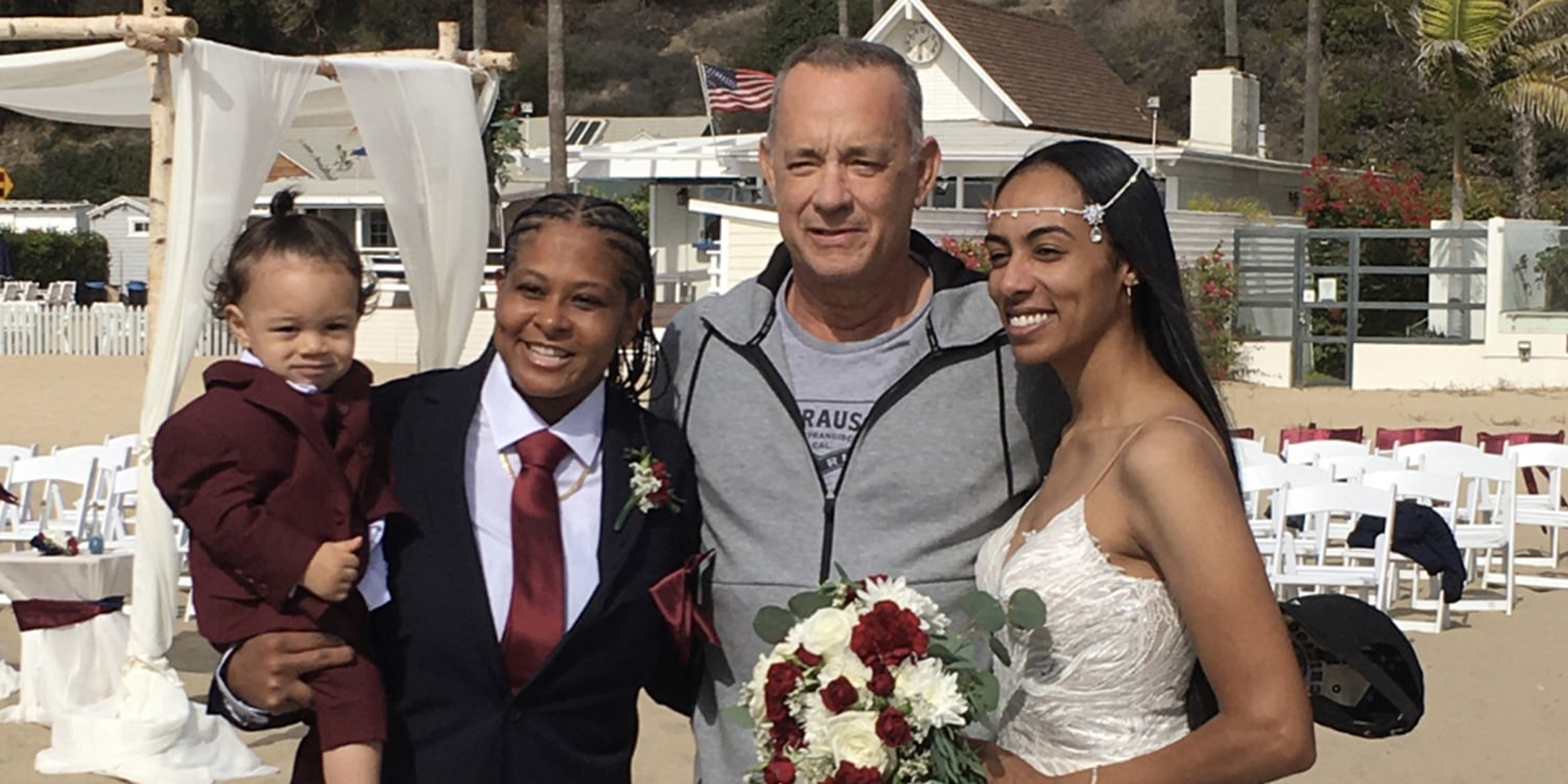 Tom Hanks imbucato ad un matrimonio sulla spiaggia [VIDEO]