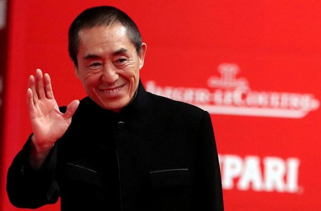 Zhang Yimou che sorride