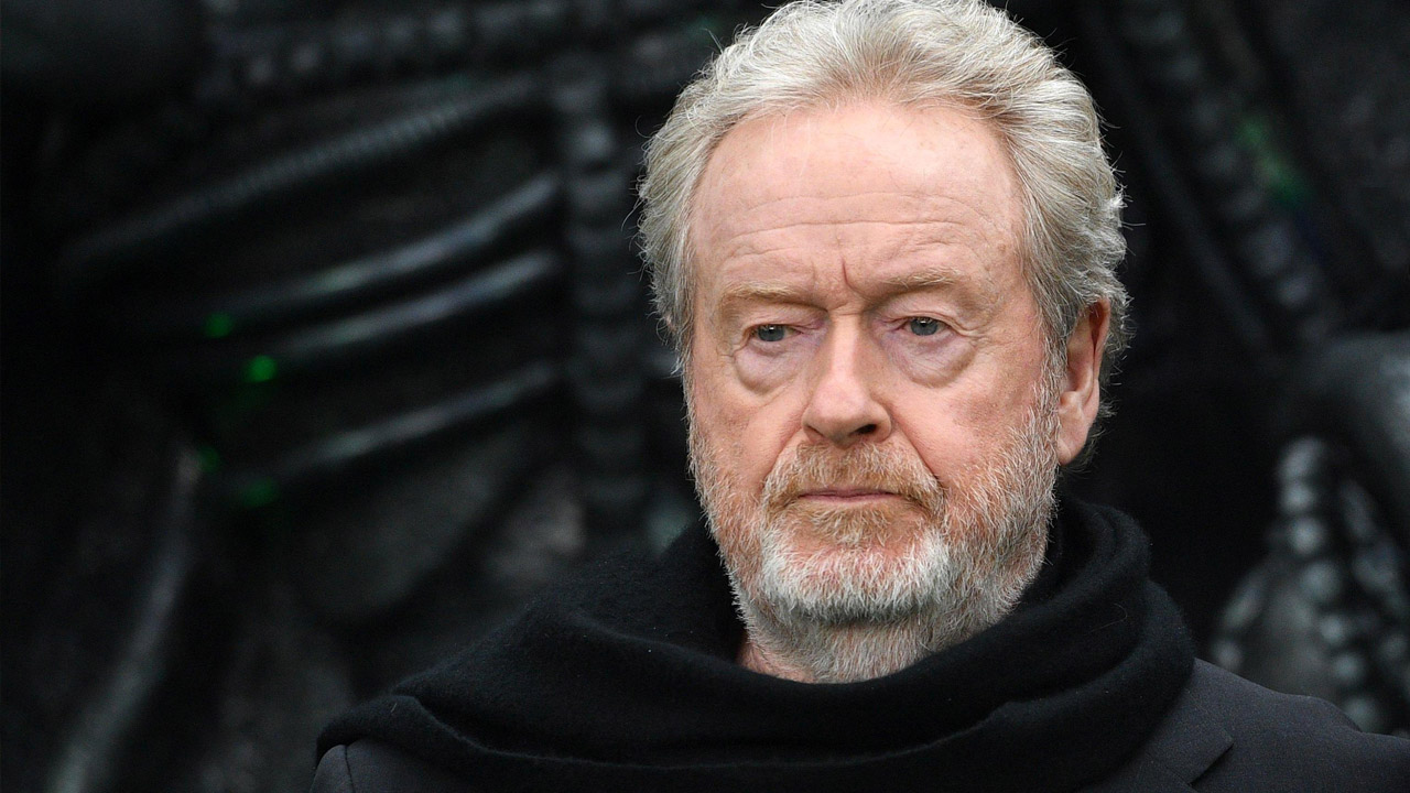 Ridley Scott critica duramente i film di supereroi: “Noiosi come la m**da”