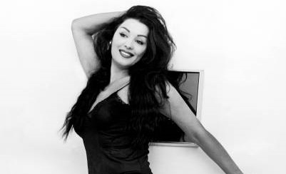 L’avete riconosciuta? Qui era una splendida è sexy pin-up ma ha dato il meglio di sé sfidando vertiginose altezze e feroci animali