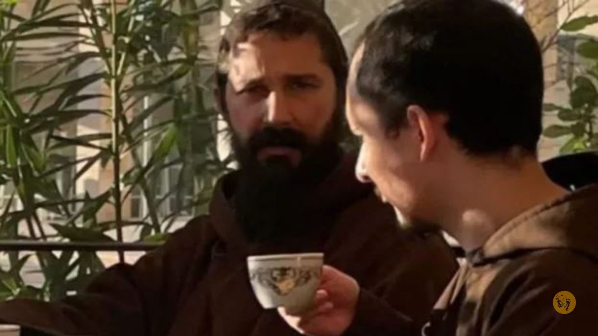 Shia Labeouf in Puglia vestito da frate: che film sta girando?