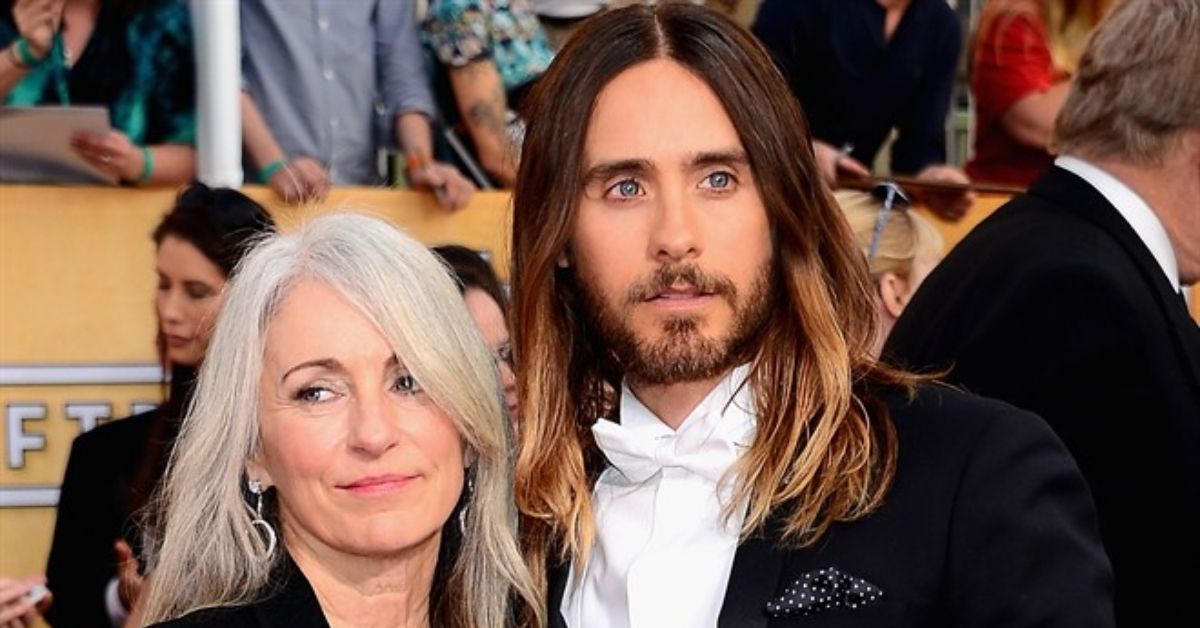 Avete visto la madre di Jared Leto? In questa tenera foto in cui era incinta dell’attore sembra la sua esatta copia!